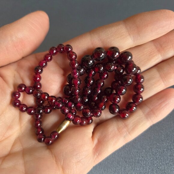vintage red garnet necklace. Retro jewelry. 17.5'' long. - Picture 5 of 5
